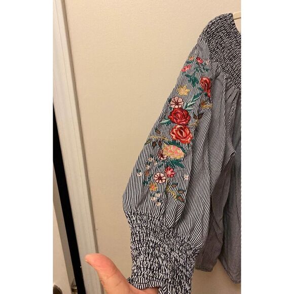 Top with Stripes and Embroidery down the arms - Picture 2 of 6